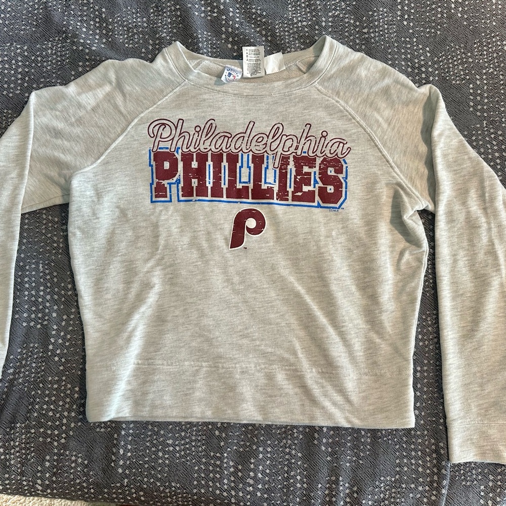 Philadelphia Phillies Women's Gray Sweatshirt (Fits Like Small)